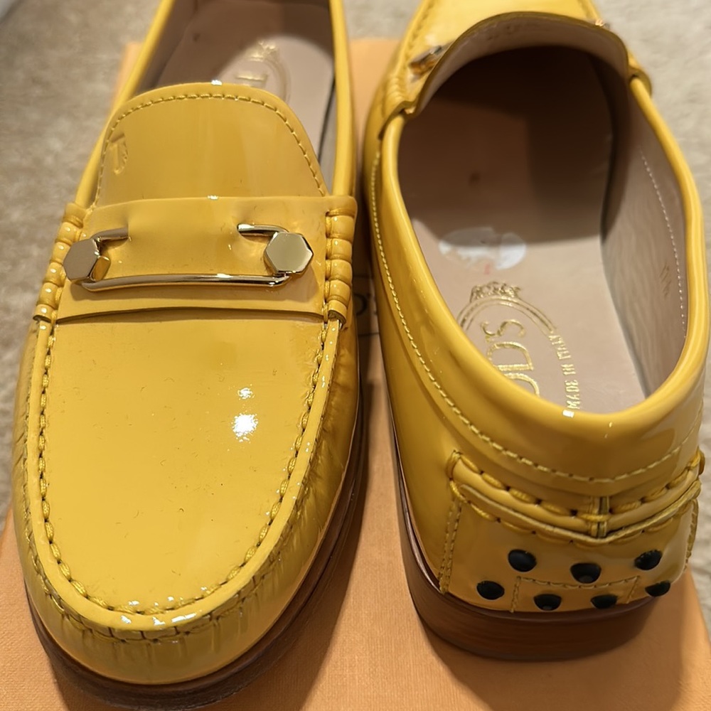 Tods standout Womens 37 1/2 patent leather loafer - Picture 5 of 11
